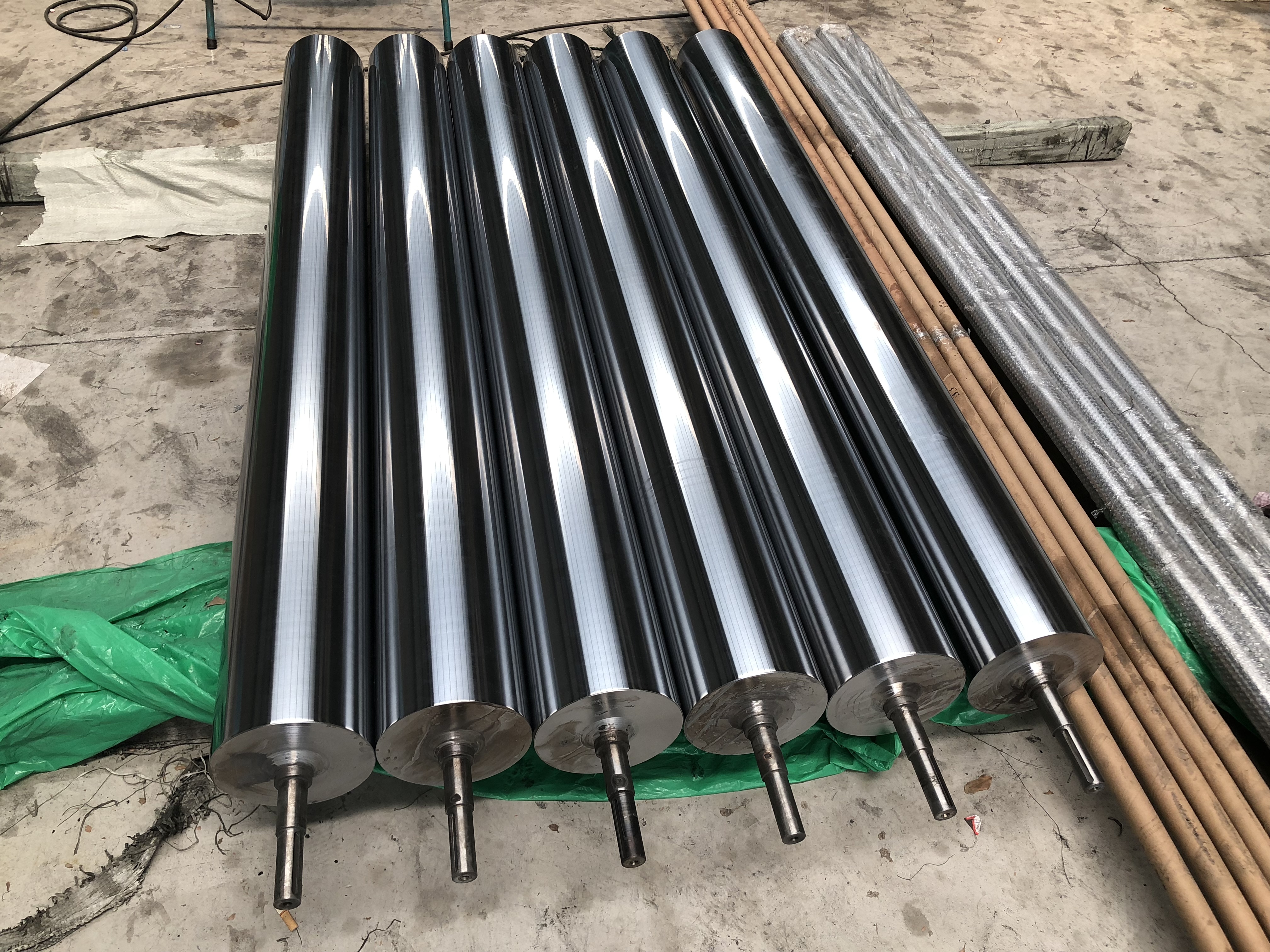 Son şirket blogları hakkında Endüstri gereksinimlerini karşılamak için piston çubuklarının düzlüğünü ve tolerans doğruluğunu nasıl sağlayabiliriz?
