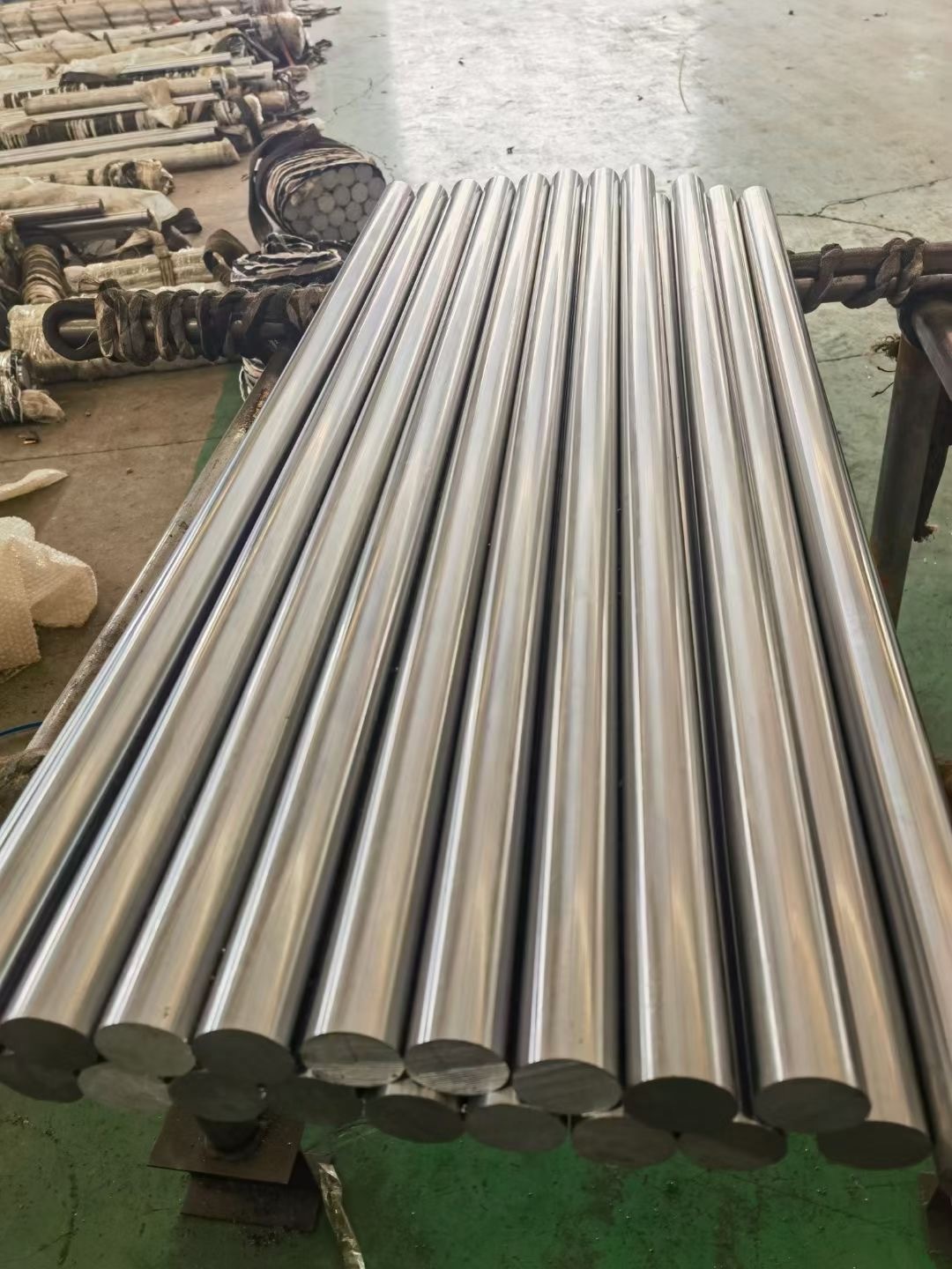 Son şirket blogları hakkında Piston çubuğu kaplama işlemi: Krom kaplama kalınlığının dayanıklılık ve korozyon direnci üzerindeki etkisi