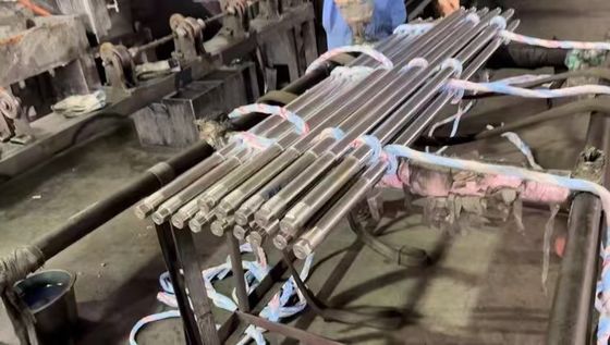 satın almak Standart Uzunluk 1000 mm - 8000 mm HRC 60-65 sertliği ve Hidrolik Silindirler için hassas düzlük 0.2 MM / M ile Chrome Piston Rod Çevrimiçi üretim