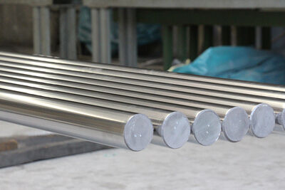 1000mm-8000mm Hidrolik Silindir ve Motor Uygulamaları için 800-1000MPa Çekme Dayanımına ve HRC 60-65 Sertliğe Sahip Krom Piston Kolu
